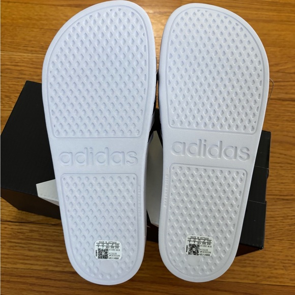 Adidas Adilette Slide Unisex Men’s 7-Women’s 8 White/Black Stripes Shoes New - Picture 5 of 6